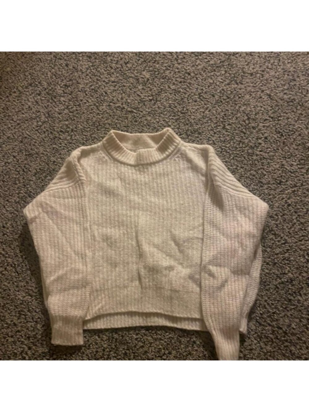 Off-white Aerie sweater worn by previous owner a few times size xs